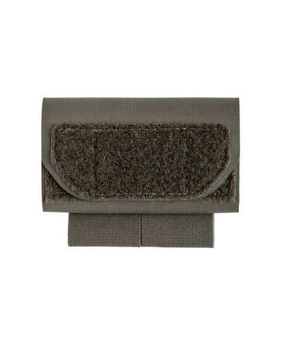 Lågprofilerad AXIS-ficka i Ranger Green, designad för minimal profil och maximal balans på hjälmen.