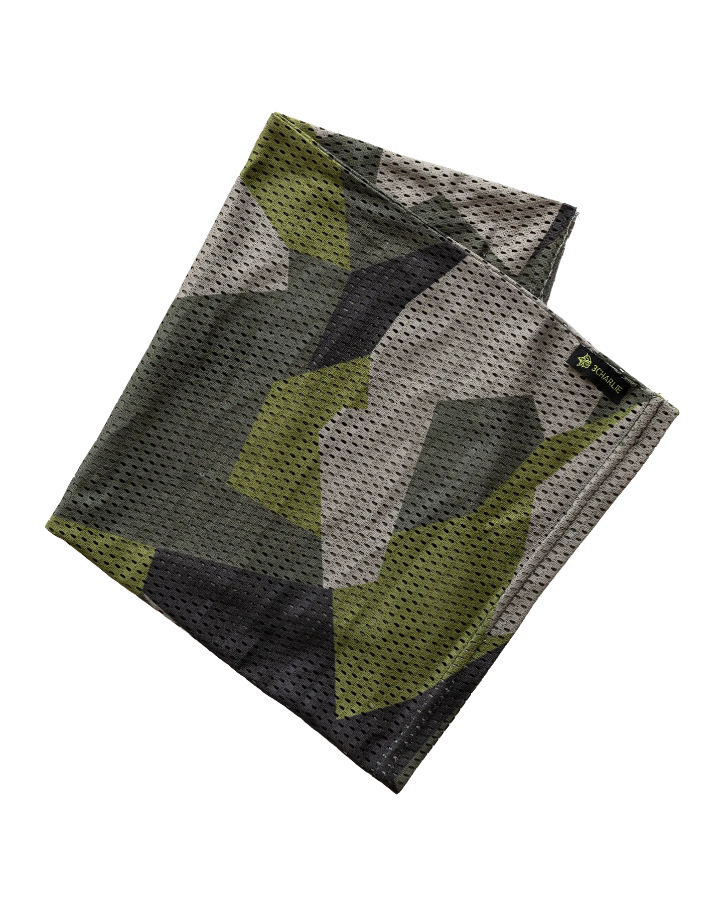 Ventilerande meshbuff i svenskt M90 för fältbruk och maskering.